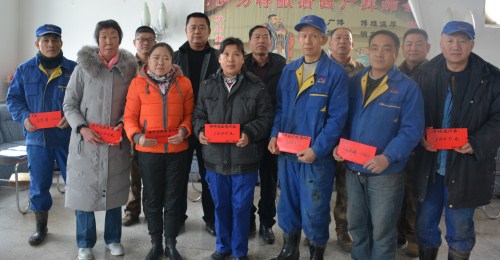 节前慰问了驻伊宁市军属、大病患者、劳模以及特殊家庭.jpg